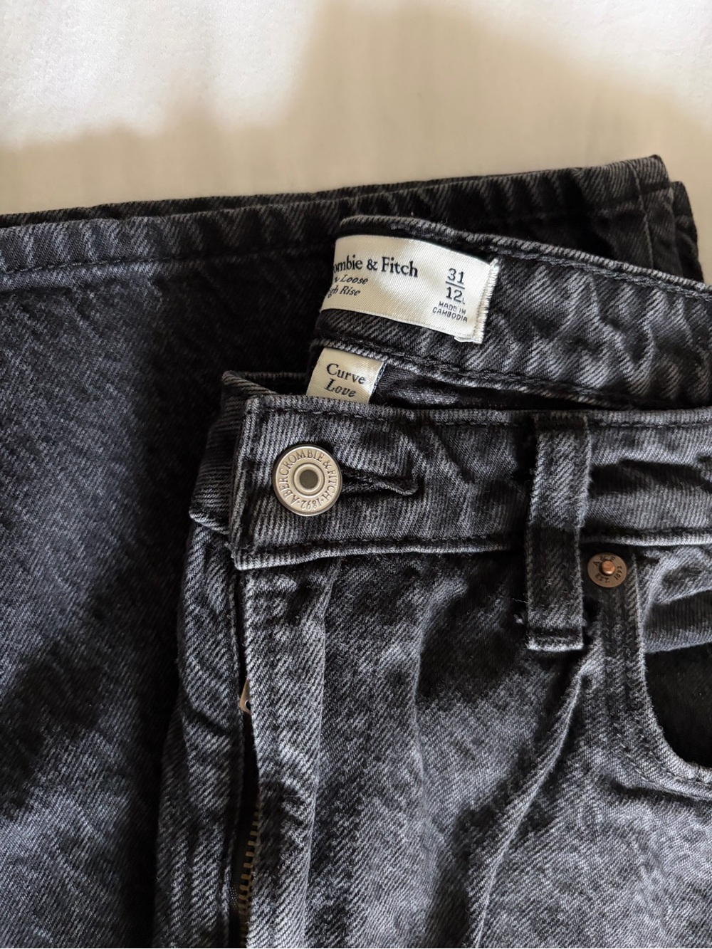 Abercrombie & Fitch Women's High-Rise 90s Loose Jeans LONG - Black - Picture 3 of 7
